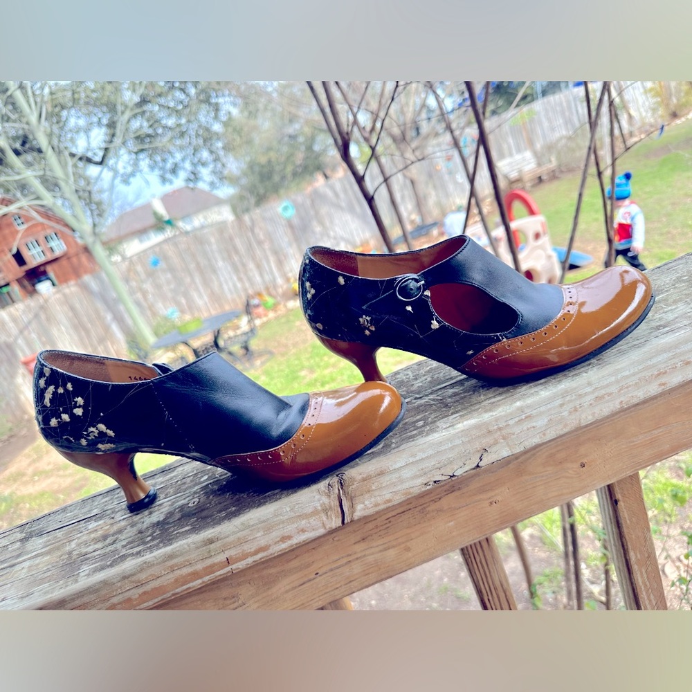 Amazing black & camel Fluevog heels w/ lacquered flowers